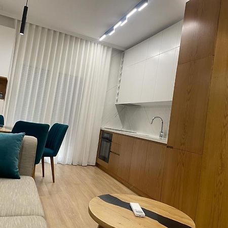 City Center Apartment Kafe Flora Tirana Buitenkant foto