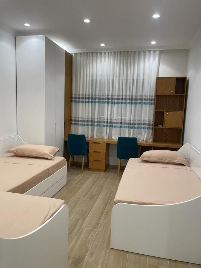 City Center Apartment Kafe Flora Tirana Buitenkant foto