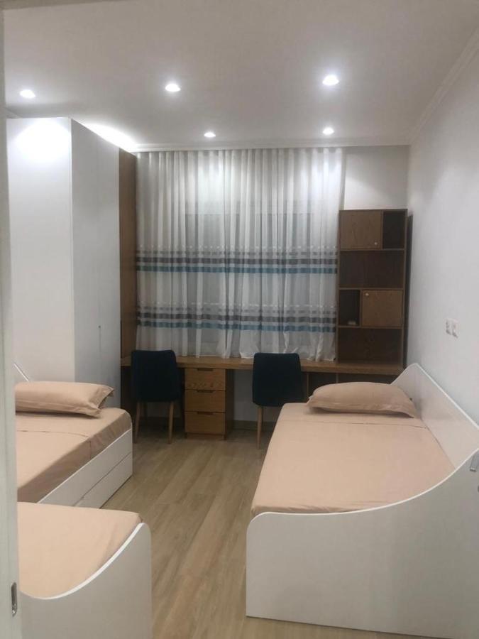 City Center Apartment Kafe Flora Tirana Buitenkant foto