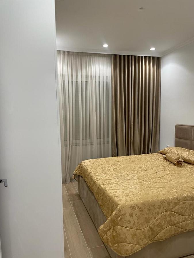 City Center Apartment Kafe Flora Tirana Buitenkant foto