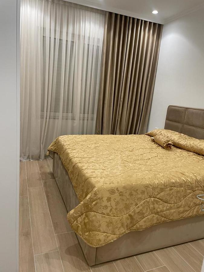 City Center Apartment Kafe Flora Tirana Buitenkant foto