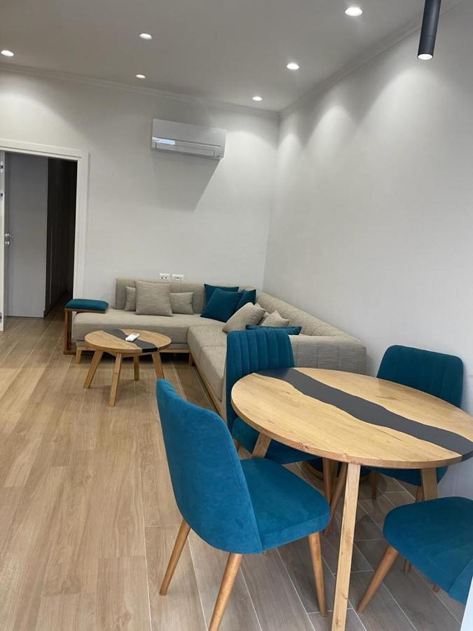City Center Apartment Kafe Flora Tirana Buitenkant foto