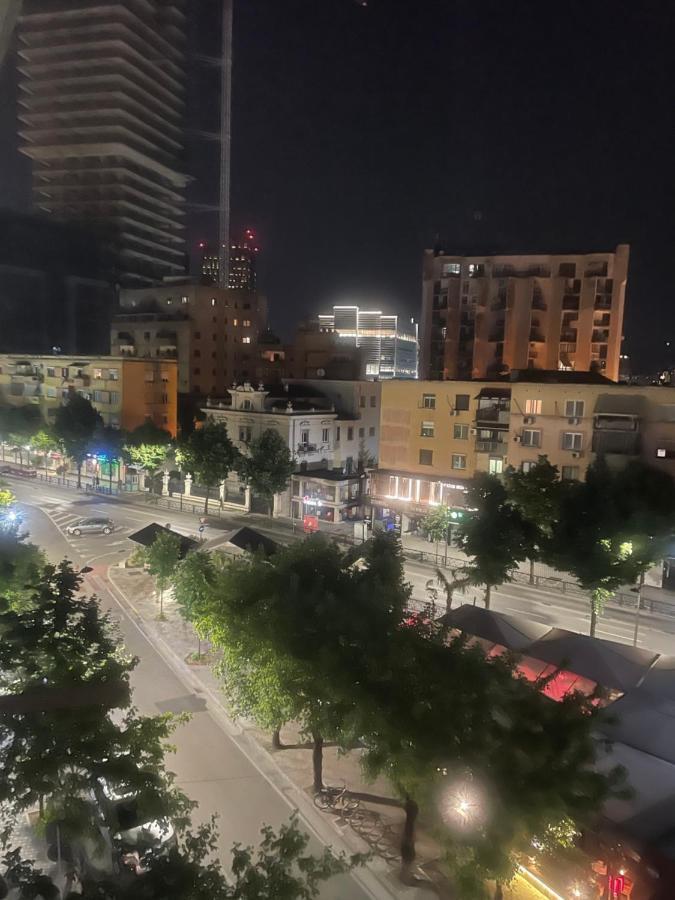 City Center Apartment Kafe Flora Tirana Buitenkant foto
